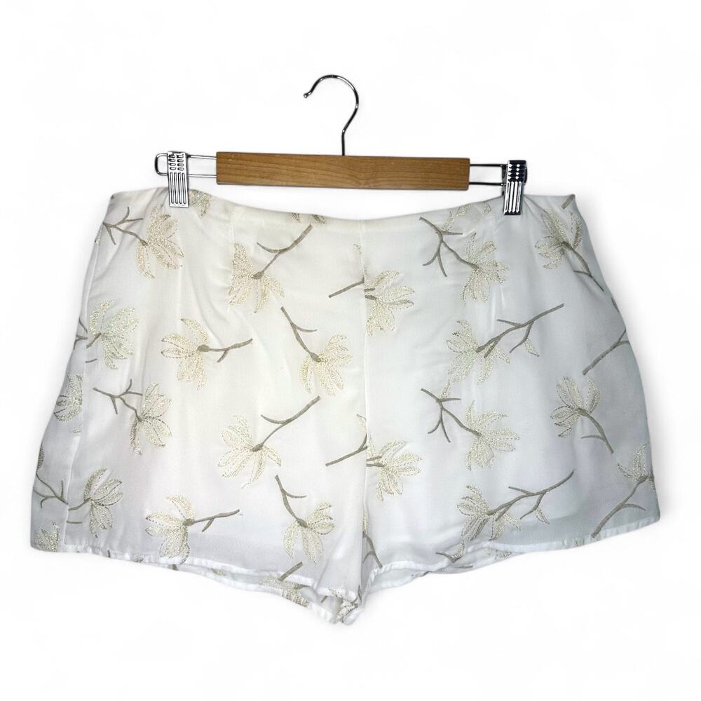 The Room Arc & Co NWT Women's Embroidered Chiffon Shorts L Cream Gold Floral - Picture 2 of 8